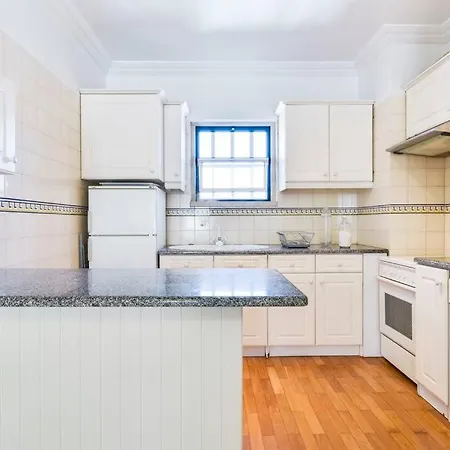 1 Bedroom In Baixa Chiado! * 리스본