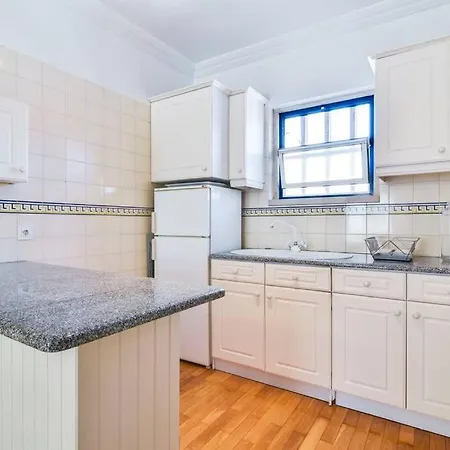 1 Bedroom In Baixa Chiado! * 리스본